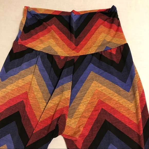 Rainbow Multicolored Chevron Flare Leggings - M - Picture 8 of 8